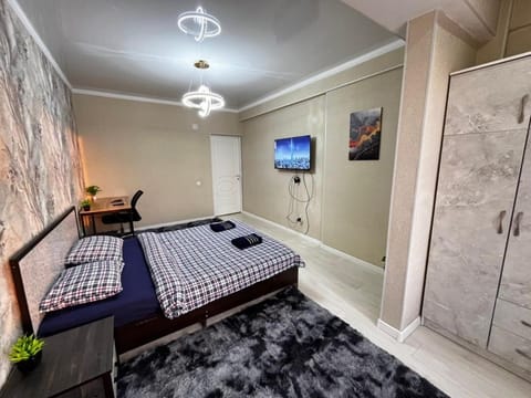 Bed, TV and multimedia, Bedroom