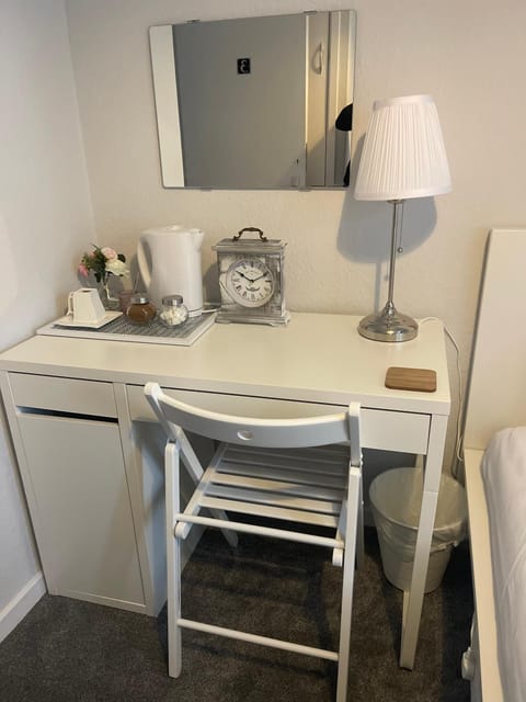 Single Room, Shared House Vacation rental in Bristol