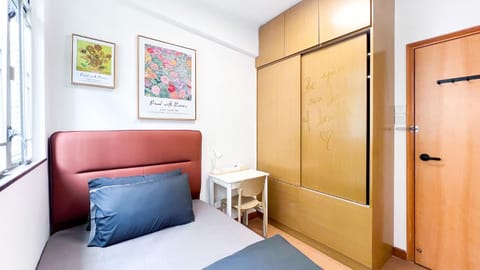 Bed, Seating area, Bedroom, wardrobe