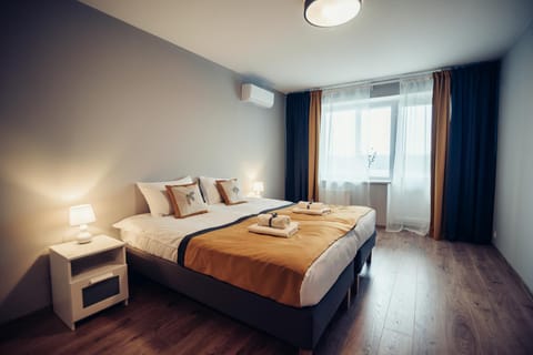 Bed, Living room, Photo of the whole room, Bedroom, towels