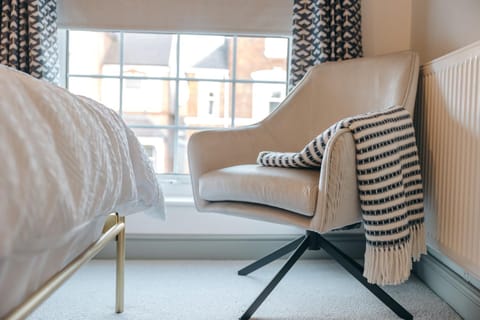 Quaint Georgian house with Parking & Huge Garden 10 mins walk from town House in Shrewsbury