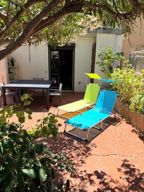 Patio, sunbed