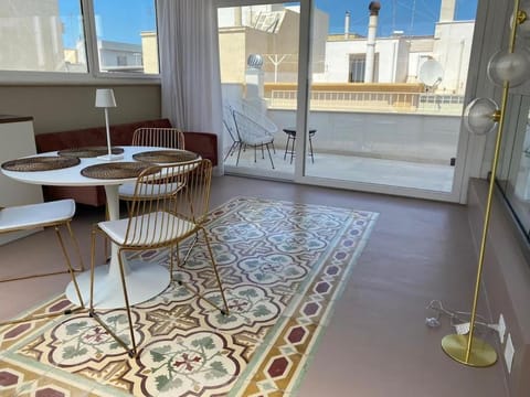 View (from property/room), Balcony/Terrace, Dining area