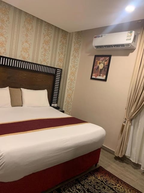 Bed, Photo of the whole room, Bedroom, air conditioner