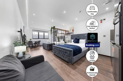 Bed, Living room, Photo of the whole room, Seating area, Bedroom