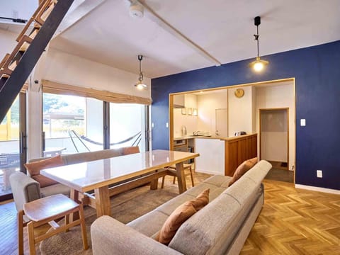 Living room, Photo of the whole room