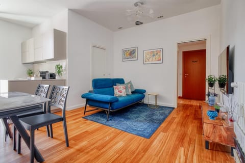 TV and multimedia, Kitchen or kitchenette, Living room, Dining area