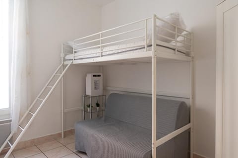 Charming bright studio near Paris Apartment in Pantin