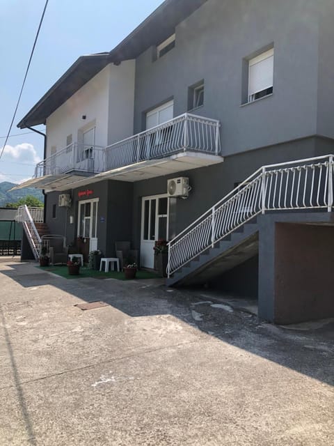 Property building, Day, Neighbourhood