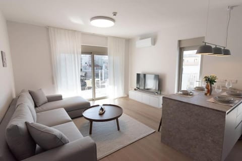 TV and multimedia, Kitchen or kitchenette, Living room, Seating area, Dining area, air conditioner