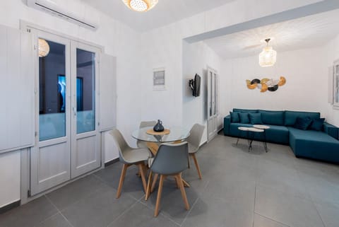 Golden View Suites Villa in Mesaria