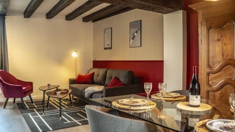 Living room, Dining area