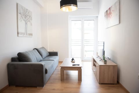 TV and multimedia, Living room, Seating area, air conditioner