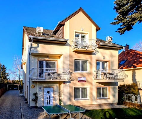 Property building, Facade/entrance, Table tennis, Balcony/Terrace, Parking