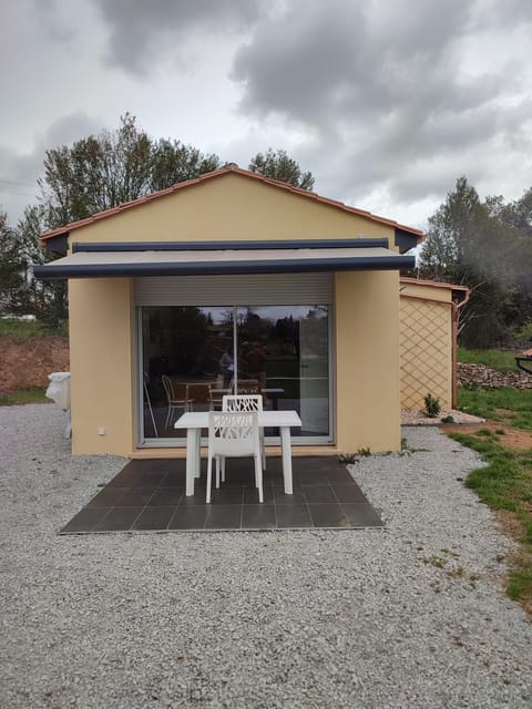 Property building, Patio, Balcony/Terrace