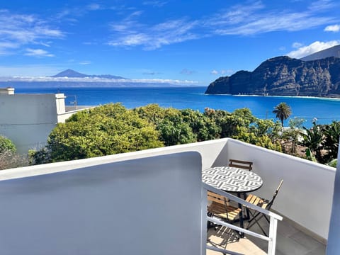 View (from property/room), Mountain view, Sea view