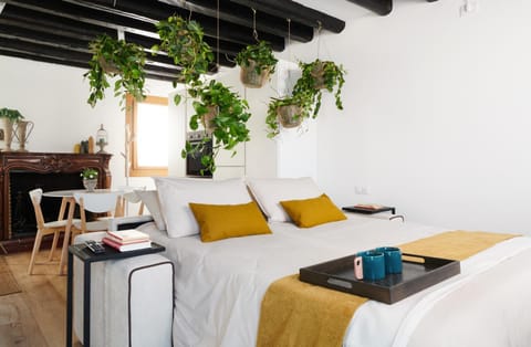 Bed, Photo of the whole room