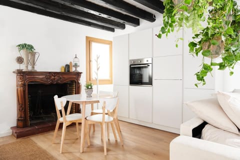 Living room, Dining area, pet friendly