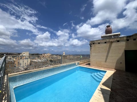 Day, View (from property/room), Balcony/Terrace, City view, Pool view, Swimming pool, Swimming pool