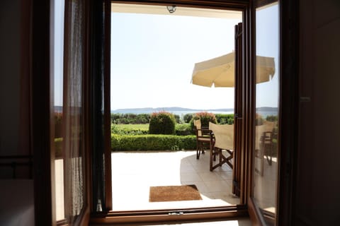 Patio, Day, Natural landscape, View (from property/room), Balcony/Terrace, Seating area, Dining area, Sea view