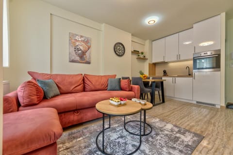 Living room, Seating area, Dining area, pet friendly, stove