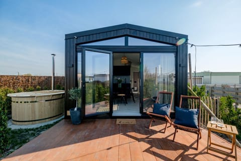 Patio, Day, Balcony/Terrace, Garden view