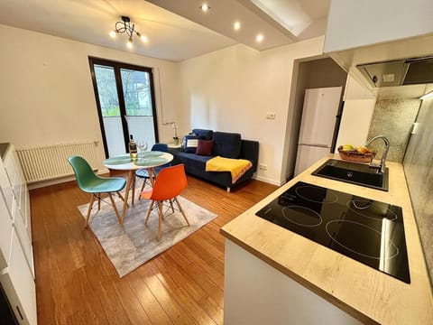 Kitchen or kitchenette, Living room, Seating area, Dining area, pet friendly, stove