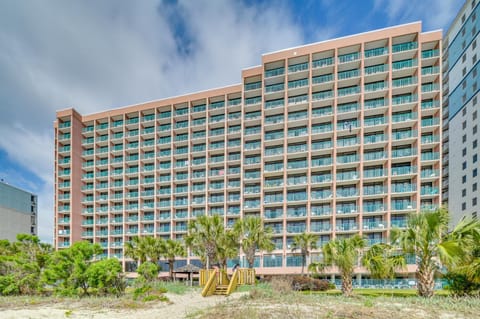 Myrtle Beach Oceanfront Condo with Pool and Lazy River Apartment in Myrtle Beach