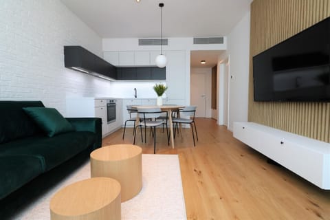 TV and multimedia, Kitchen or kitchenette, Living room, Seating area, Dining area