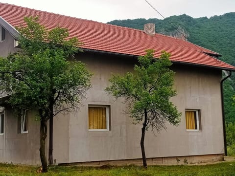 Property building, Natural landscape, Mountain view