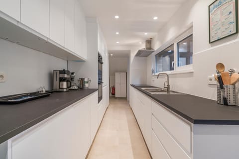 Coffee/tea facilities, kitchen