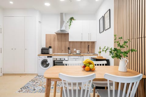 Kitchen or kitchenette, Dining area, dishwasher