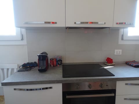 Coffee/tea facilities, Kitchen or kitchenette, pet friendly, stove