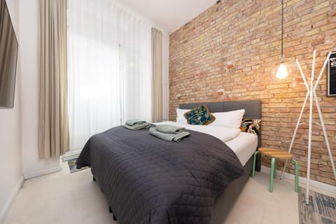 Bed, Living room
