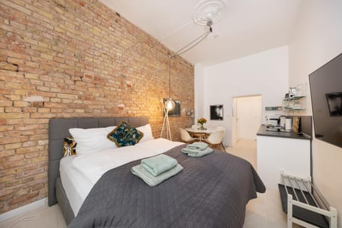Bed, Living room