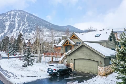 Windflower Retreat: Beautiful Dog Friendly Home House in Frisco