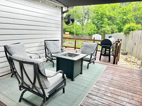 Cozy Family-Friendly home w/ fenced-in backyard House in Marietta