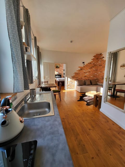 Bed, Kitchen or kitchenette, Living room