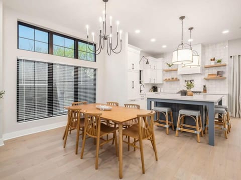 Chateau in the Village - Brand New 3BD 5BA House in German Village