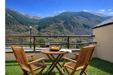 Patio, Spring, Day, Natural landscape, View (from property/room), Balcony/Terrace, Dining area, Garden view, Mountain view