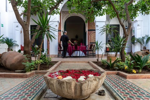 Property building, Restaurant/places to eat