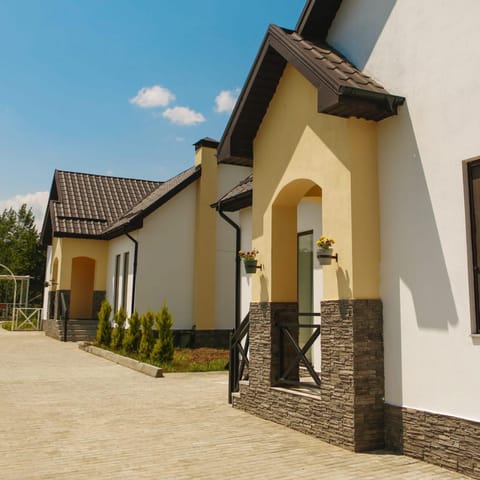 Property building, Day