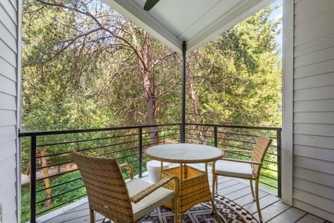 CA Dreaming House in Poncey-Highland