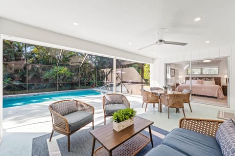 View (from property/room), Balcony/Terrace, Seating area, Pool view, Swimming pool, sunbed