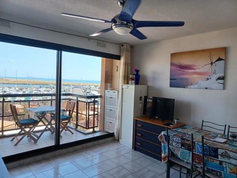 Living room, Sea view, fireplace