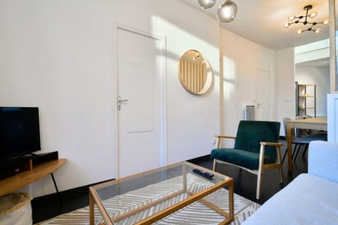 Renovated 3 bedroom house with terrace Bed and Breakfast in Flanders