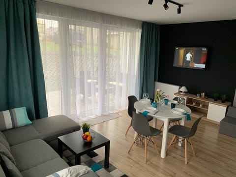 Communal lounge/ TV room, TV and multimedia, Living room