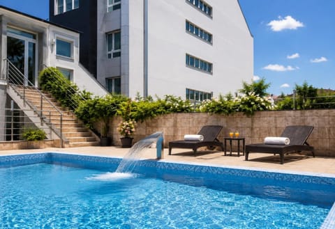 Day, Pool view, Swimming pool, sunbed