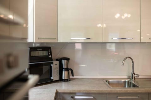 Coffee/tea facilities, microwave