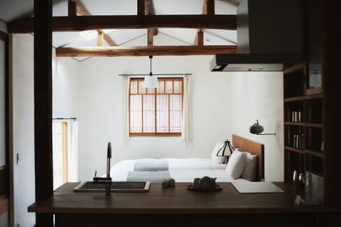 Bed, Kitchen or kitchenette, Bedroom